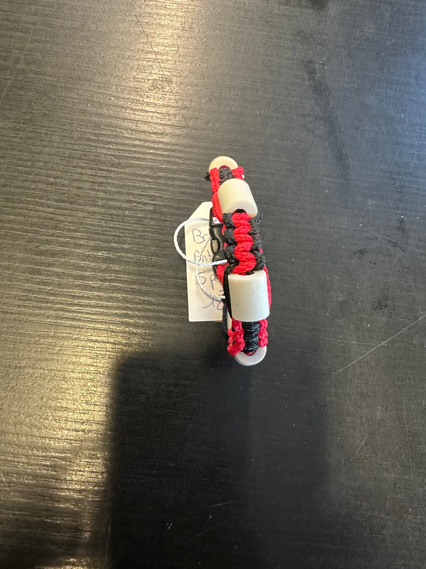 BRACELET ANTI TIQUE/POUX TAILLE 18CM ROUGE ET NOIR