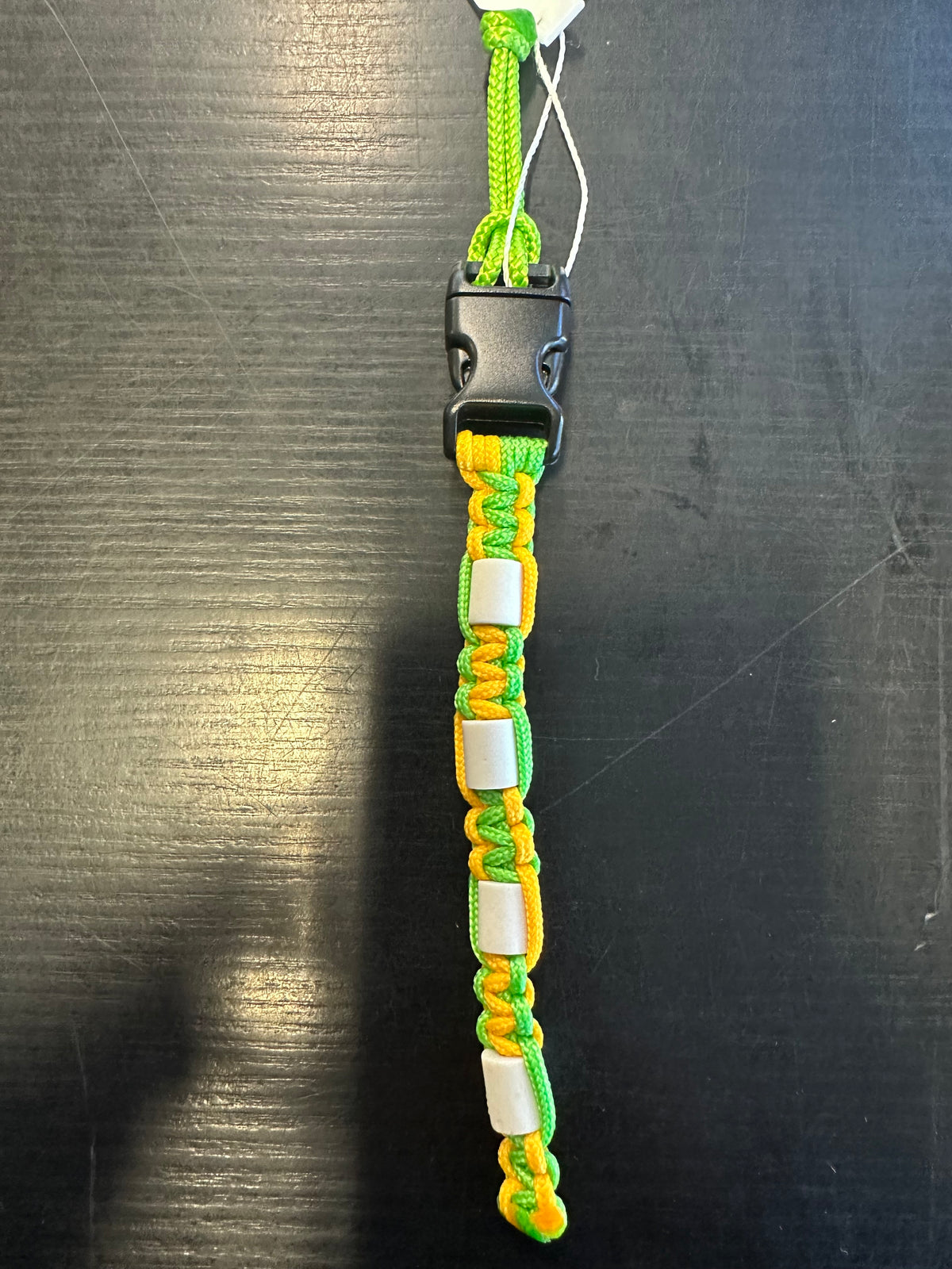 CHARMS ANTI-TIQUES MIEL ET VERT NEON