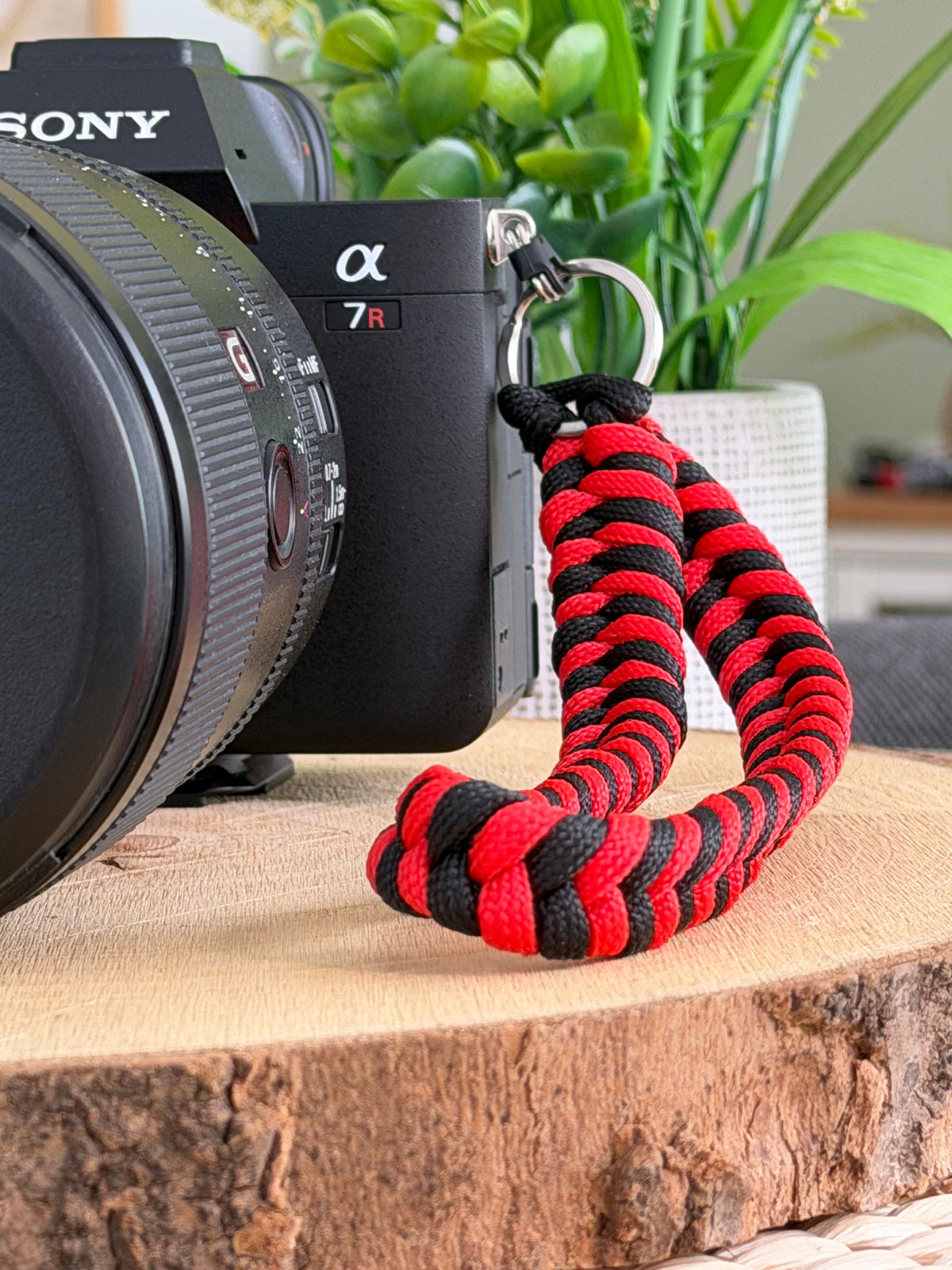 POIGNÉE EN PARACORD AVEC ANNEAU - POLYVALENTE ET PERSONNALISABLE
