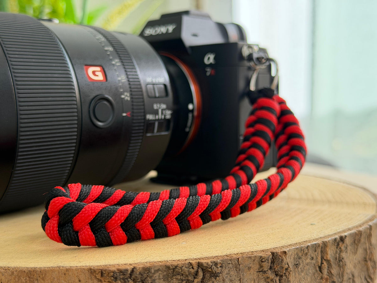 POIGNÉE EN PARACORD AVEC ANNEAU - POLYVALENTE ET PERSONNALISABLE