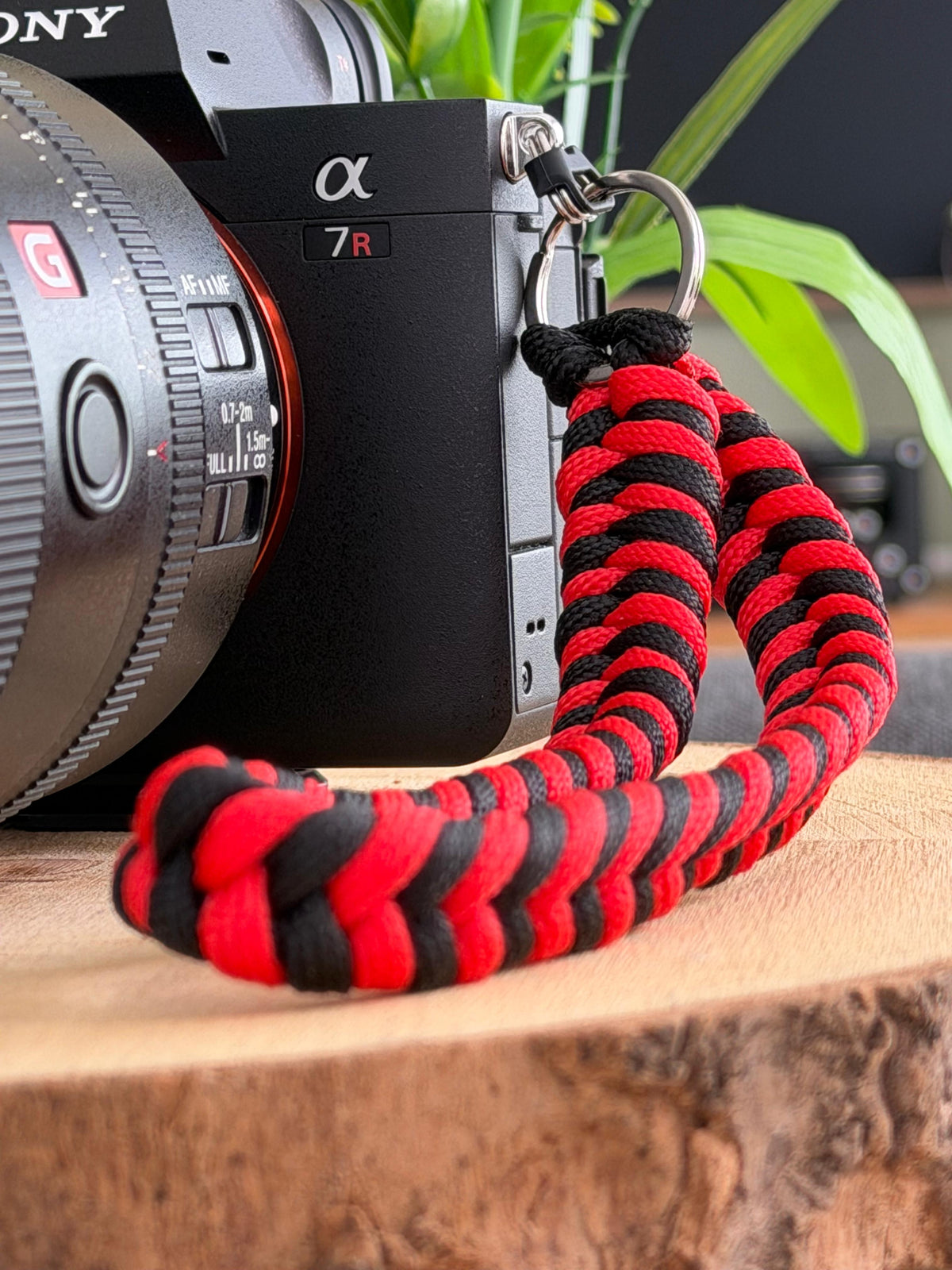 POIGNÉE EN PARACORD AVEC ANNEAU - POLYVALENTE ET PERSONNALISABLE