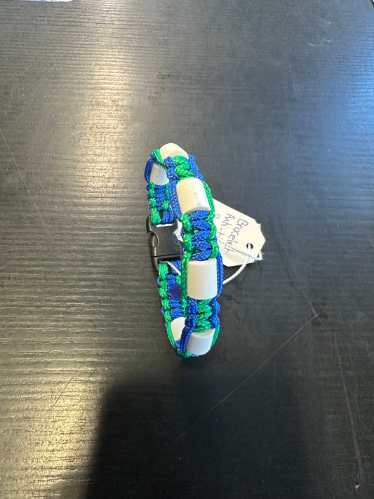 BRACELET ANTI TIQUE/POUX TAILLE 21CM VERT METALLIQUE ET BLEU ELECTRIQUE