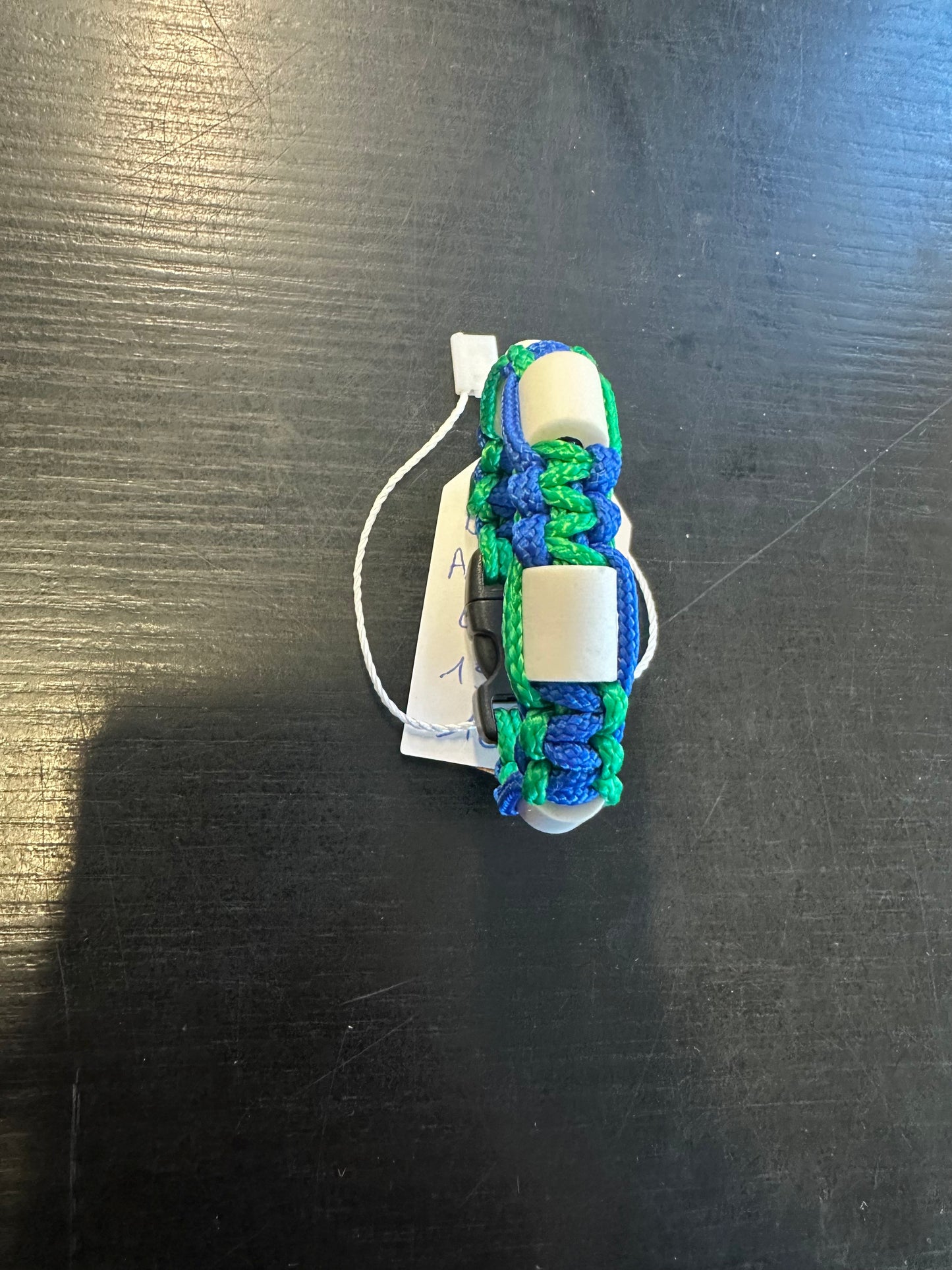 BRACELET ANTI TIQUE/POUX TAILLE 15CM BLEU ELECTRIQUE ET VERT METALLIQUE