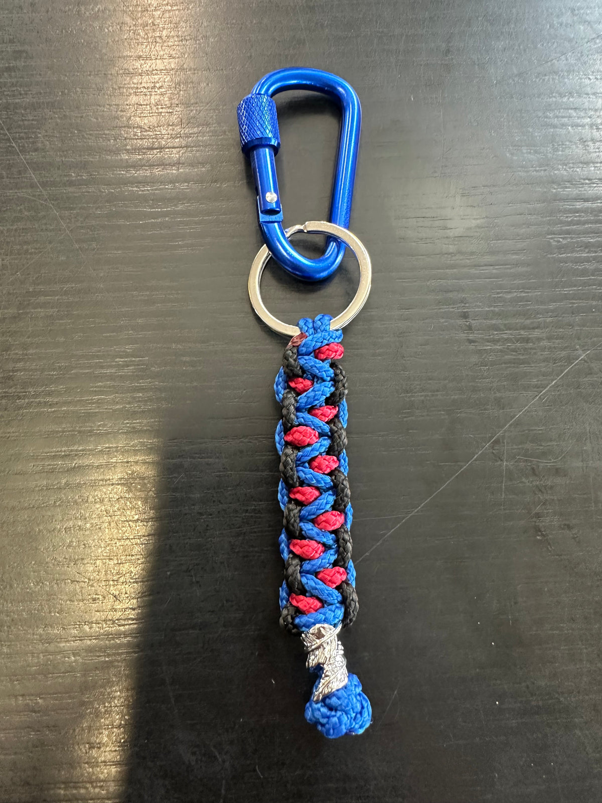 PORTE-CLÉS MOUSQUETON AVEC PARACORD